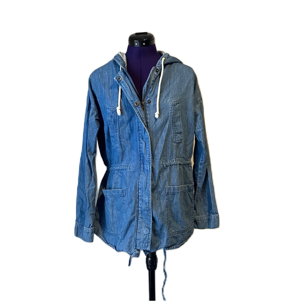 Forever 21 Contemporary Blue Chambray Denim Jacket
